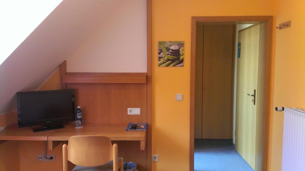 Gasthof Landhotel Gruener Baum Cadolzburg Exterior photo