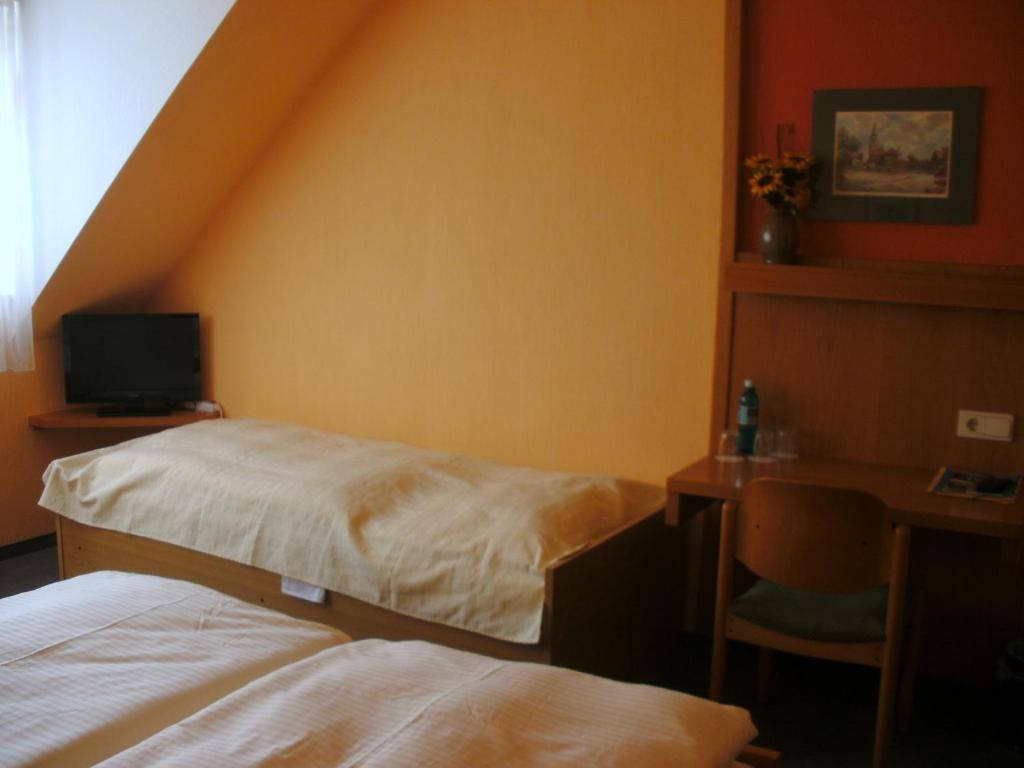 Gasthof Landhotel Gruener Baum Cadolzburg Room photo