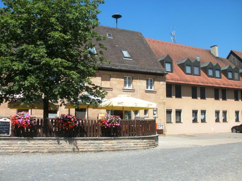 Gasthof Landhotel Gruener Baum Cadolzburg Exterior photo